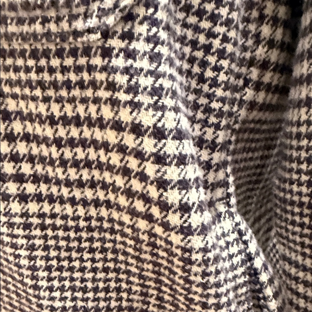 Hollister Flanned Brown and White Houndstooth Button-Up Shirt - Picture 6 of 10